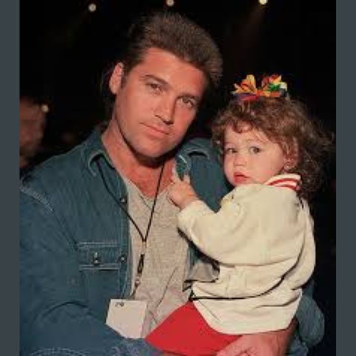 Miley Cyrus Dad Relationship